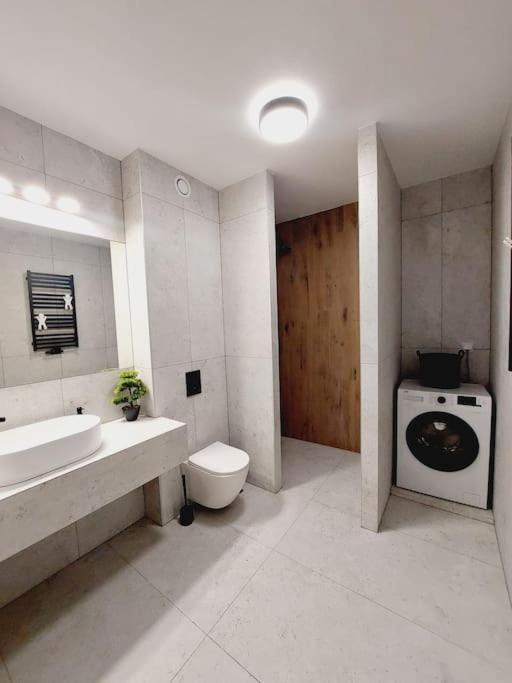 Apartament Przestronny Apartament, Ogrodek, Miejsca Postojowe W Garazu *