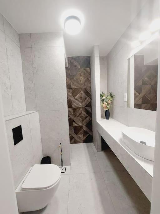 Apartament Przestronny Apartament, Ogrodek, Miejsca Postojowe W Garazu *