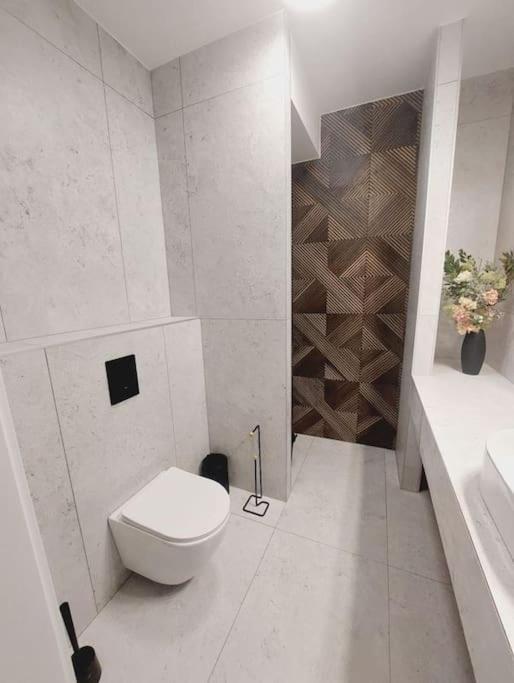 Przestronny Apartament, Ogrodek, Miejsca Postojowe W Garazu Apartament