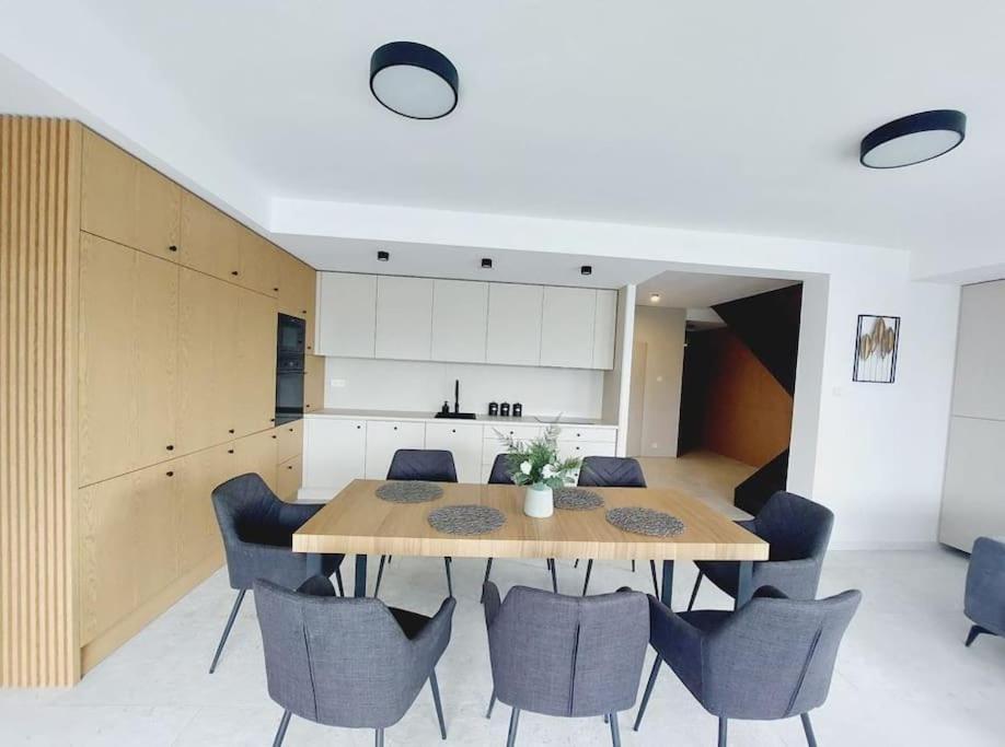 Przestronny Apartament, Ogrodek, Miejsca Postojowe W Garazu Apartament