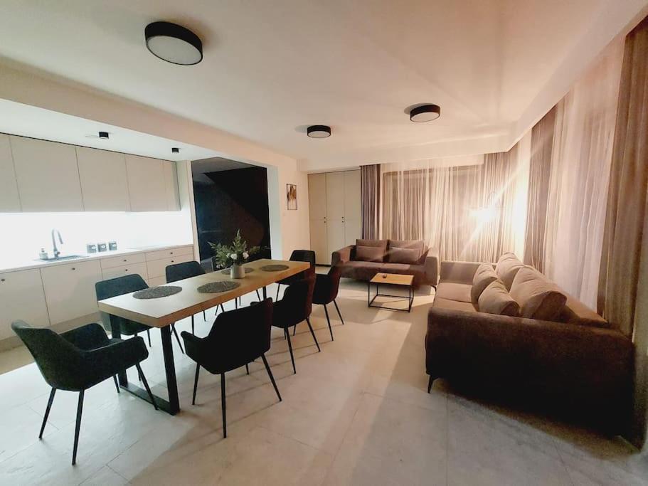 Przestronny Apartament, Ogrodek, Miejsca Postojowe W Garazu Apartament
