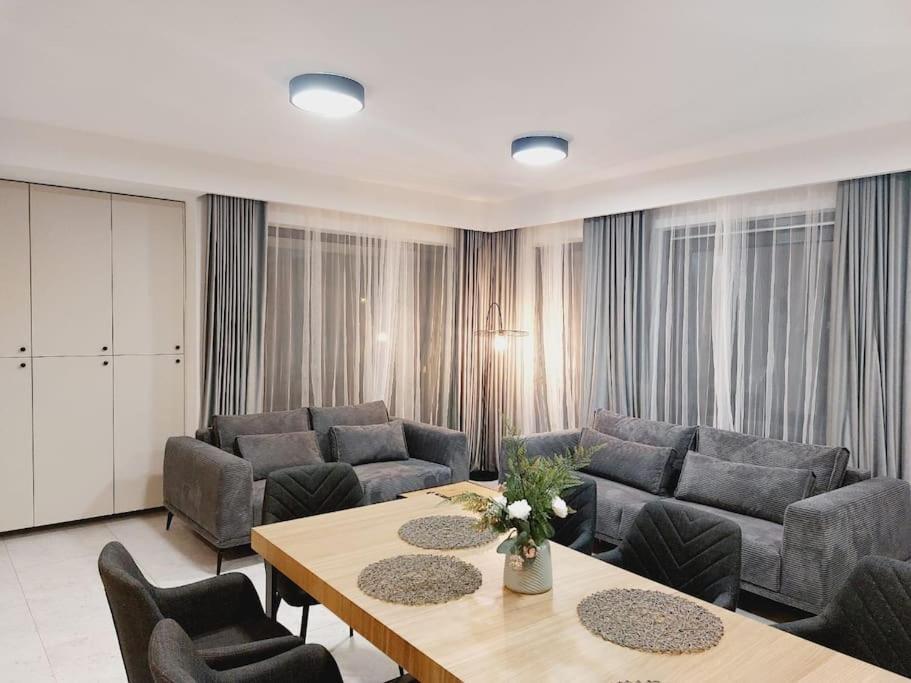 Apartament Przestronny Apartament, Ogrodek, Miejsca Postojowe W Garazu *