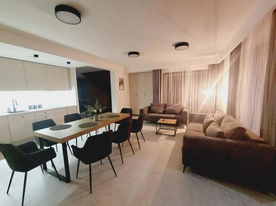 Apartament Przestronny Apartament, Ogrodek, Miejsca Postojowe W Garazu Kraków