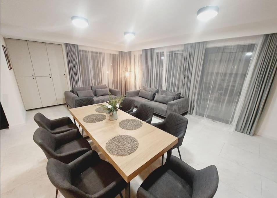 Przestronny Apartament, Ogrodek, Miejsca Postojowe W Garazu Apartament *